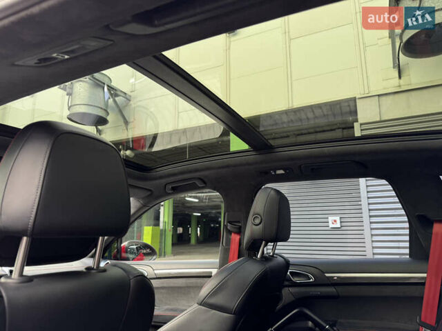 Красный Порше Каен, объемом двигателя 4.8 л и пробегом 123 тыс. км за 23900 $, фото 24 на Automoto.ua