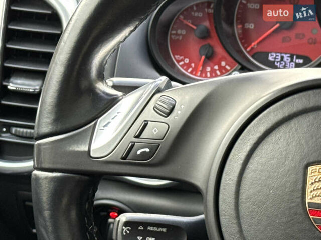 Красный Порше Каен, объемом двигателя 4.8 л и пробегом 123 тыс. км за 23900 $, фото 41 на Automoto.ua