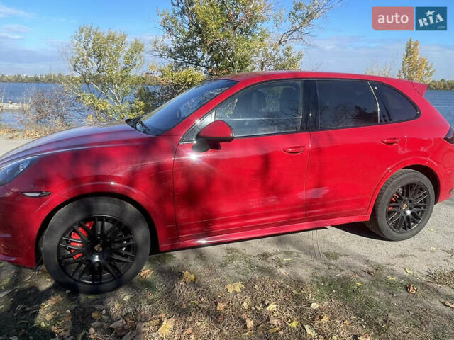 Красный Порше Каен, объемом двигателя 4.81 л и пробегом 118 тыс. км за 29900 $, фото 1 на Automoto.ua