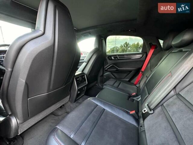 Красный Порше Каен, объемом двигателя 4 л и пробегом 114 тыс. км за 88900 $, фото 56 на Automoto.ua