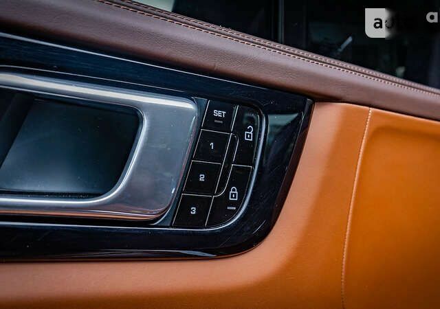 Порше Каен, объемом двигателя 4 л и пробегом 48 тыс. км за 131000 $, фото 25 на Automoto.ua