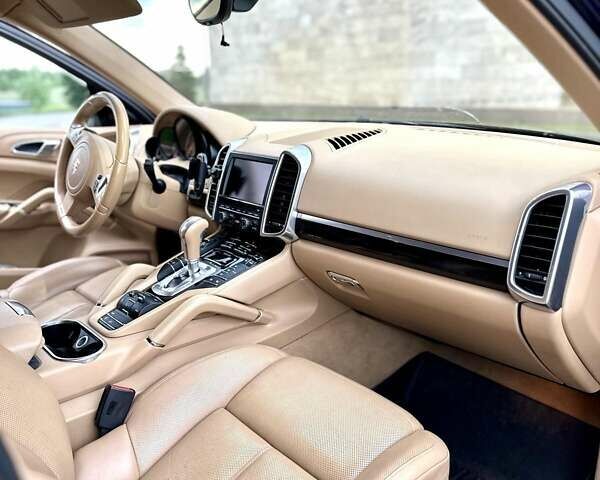 Порше Каен, объемом двигателя 3 л и пробегом 260 тыс. км за 21900 $, фото 4 на Automoto.ua