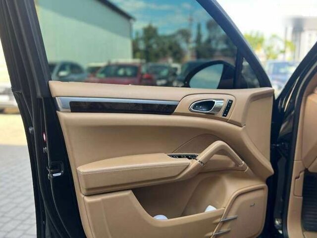 Порше Каен, объемом двигателя 3.6 л и пробегом 260 тыс. км за 32500 $, фото 9 на Automoto.ua