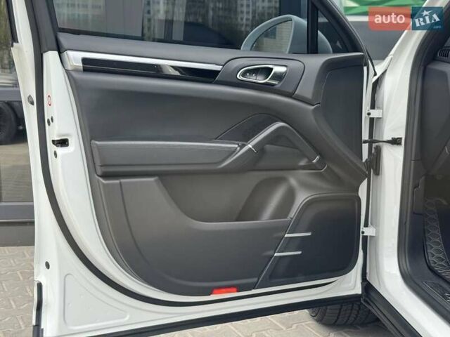 Порше Каен, объемом двигателя 3.6 л и пробегом 114 тыс. км за 27900 $, фото 14 на Automoto.ua