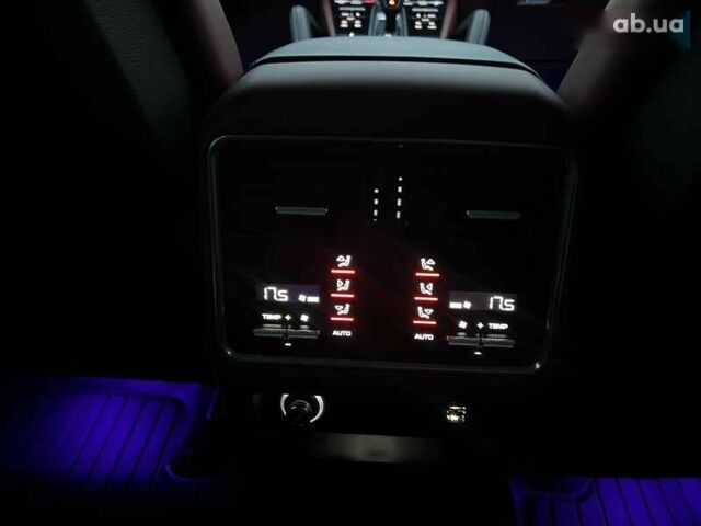 Порше Каен, объемом двигателя 3 л и пробегом 84 тыс. км за 61000 $, фото 16 на Automoto.ua