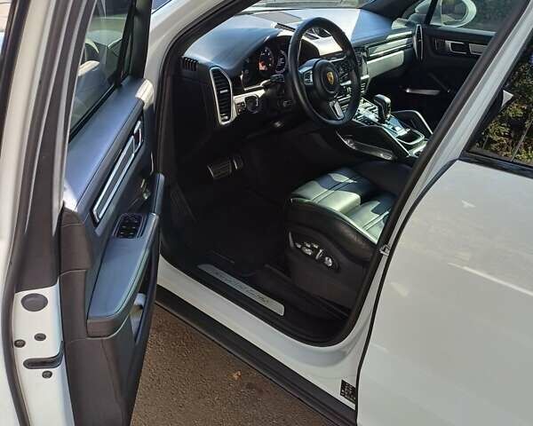 Порше Каен, объемом двигателя 4 л и пробегом 51 тыс. км за 82000 $, фото 1 на Automoto.ua