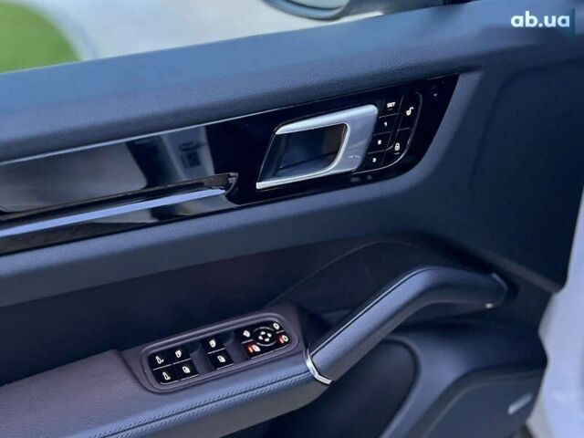 Порше Каен, объемом двигателя 3 л и пробегом 39 тыс. км за 55000 $, фото 28 на Automoto.ua