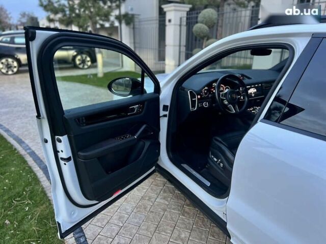 Порше Каен, объемом двигателя 3 л и пробегом 39 тыс. км за 55000 $, фото 26 на Automoto.ua