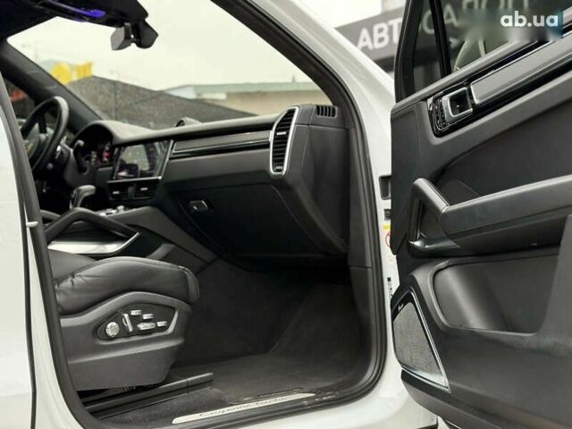 Порше Каен, объемом двигателя 4 л и пробегом 52 тыс. км за 79000 $, фото 25 на Automoto.ua