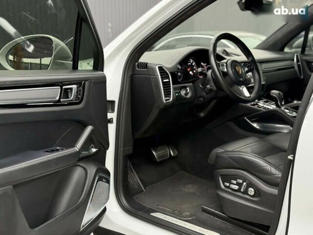 Порше Каен, объемом двигателя 4 л и пробегом 52 тыс. км за 79000 $, фото 24 на Automoto.ua