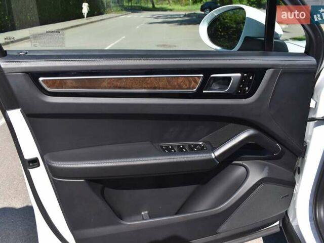 Порше Каен, объемом двигателя 3 л и пробегом 69 тыс. км за 65000 $, фото 5 на Automoto.ua