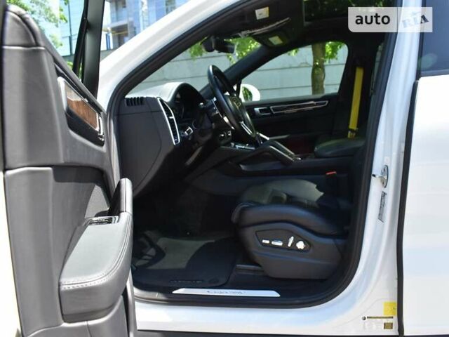 Порше Каен, объемом двигателя 3 л и пробегом 69 тыс. км за 65000 $, фото 4 на Automoto.ua