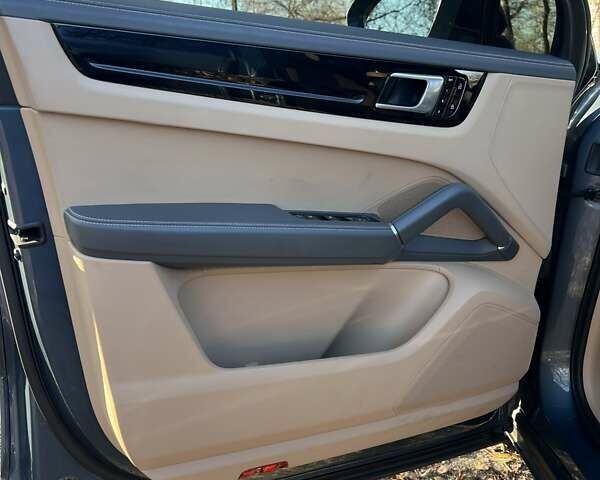 Порше Каен, объемом двигателя 3 л и пробегом 46 тыс. км за 68000 $, фото 9 на Automoto.ua