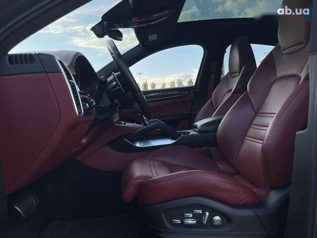 Порше Каен, объемом двигателя 0 л и пробегом 76 тыс. км за 154900 $, фото 24 на Automoto.ua