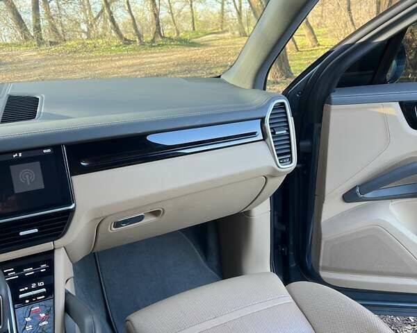 Порше Каен, объемом двигателя 3 л и пробегом 46 тыс. км за 68000 $, фото 3 на Automoto.ua