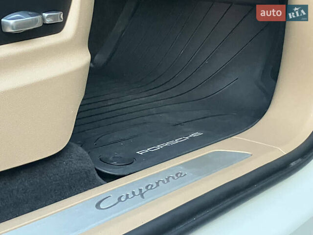 Порше Cayenne, об'ємом двигуна 3 л та пробігом 55 тис. км за 62490 $, фото 16 на Automoto.ua