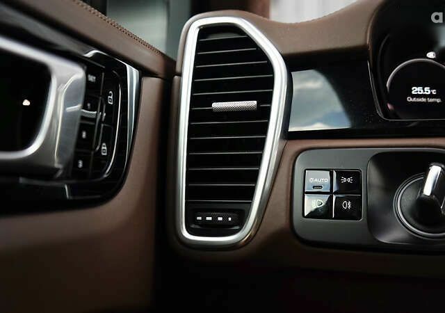 Порше Каен, объемом двигателя 4 л и пробегом 70 тыс. км за 87999 $, фото 28 на Automoto.ua