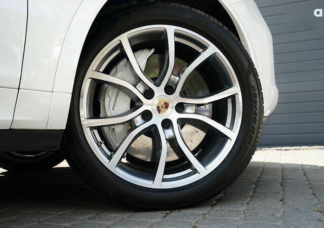 Порше Каен, объемом двигателя 4 л и пробегом 70 тыс. км за 87999 $, фото 22 на Automoto.ua