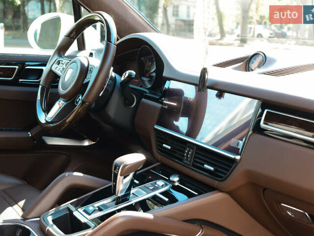 Порше Каен, объемом двигателя 4 л и пробегом 58 тыс. км за 81000 $, фото 16 на Automoto.ua
