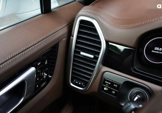 Порше Каен, объемом двигателя 4 л и пробегом 70 тыс. км за 87999 $, фото 27 на Automoto.ua