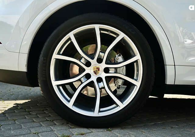 Порше Каен, объемом двигателя 4 л и пробегом 70 тыс. км за 87999 $, фото 21 на Automoto.ua