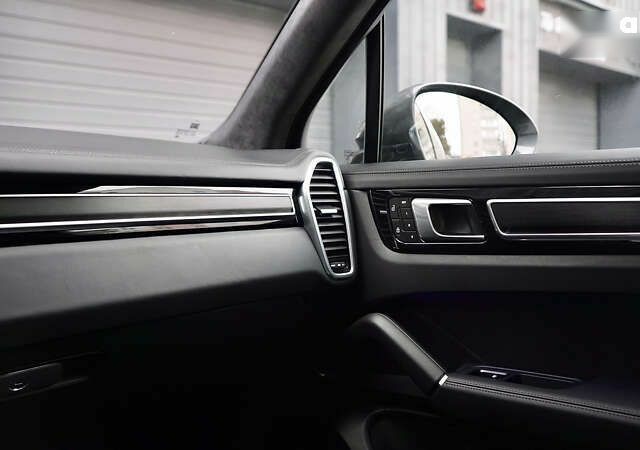 Порше Каен, объемом двигателя 4 л и пробегом 31 тыс. км за 95000 $, фото 27 на Automoto.ua