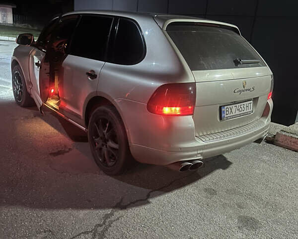 Желтый Порше Каен, объемом двигателя 4.51 л и пробегом 232 тыс. км за 10500 $, фото 2 на Automoto.ua