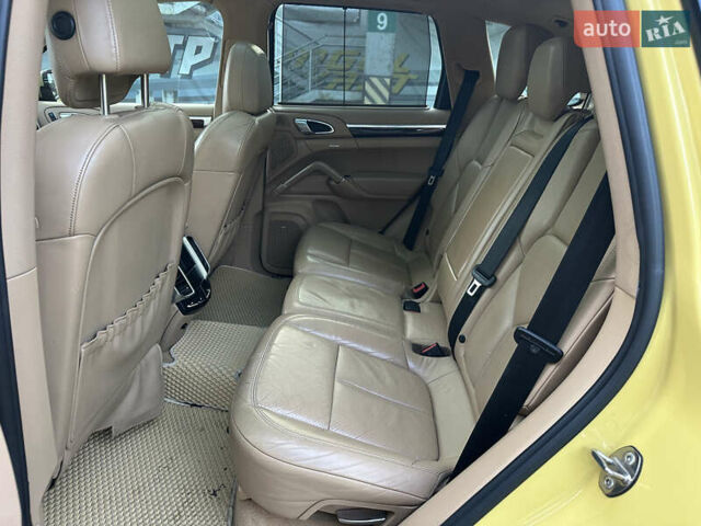 Желтый Порше Каен, объемом двигателя 3 л и пробегом 220 тыс. км за 15300 $, фото 36 на Automoto.ua