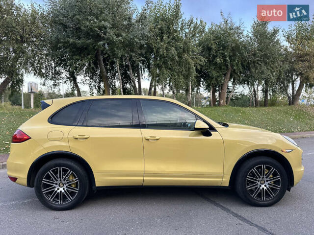 Желтый Порше Каен, объемом двигателя 3 л и пробегом 220 тыс. км за 15300 $, фото 17 на Automoto.ua