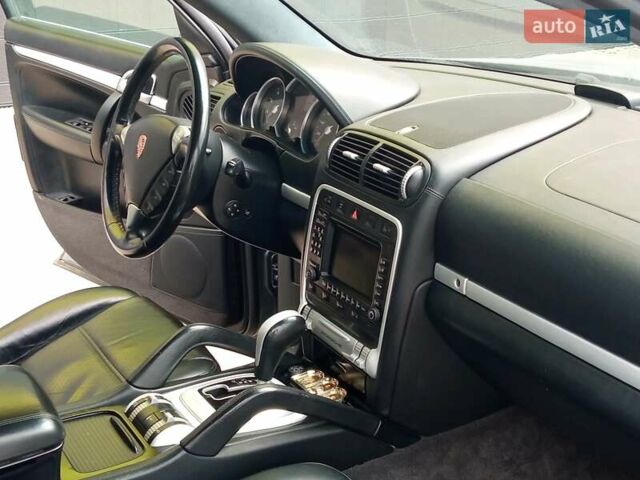 Серый Порше Каен, объемом двигателя 4.5 л и пробегом 212 тыс. км за 11500 $, фото 19 на Automoto.ua