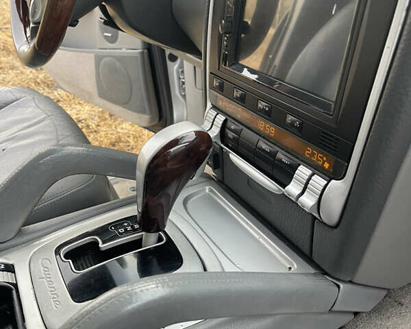 Серый Порше Каен, объемом двигателя 4.5 л и пробегом 265 тыс. км за 9000 $, фото 42 на Automoto.ua