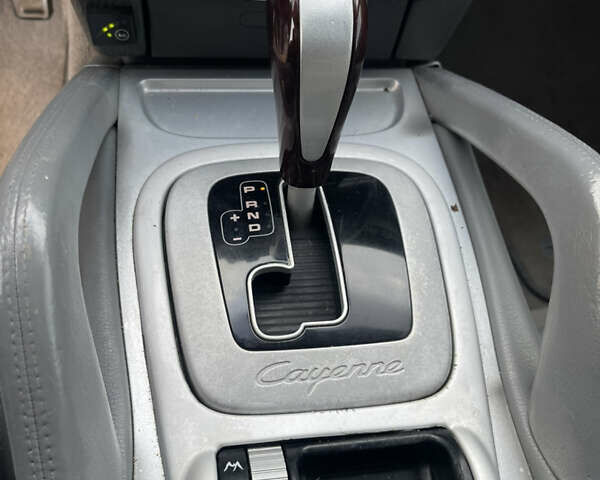 Серый Порше Каен, объемом двигателя 4.5 л и пробегом 265 тыс. км за 9000 $, фото 66 на Automoto.ua