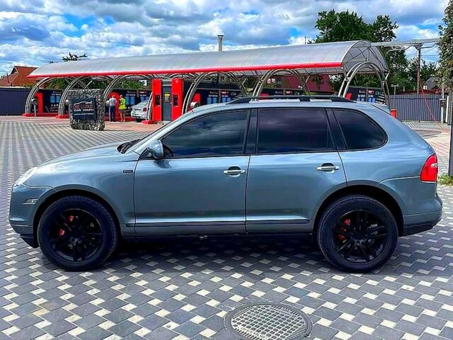 Серый Порше Каен, объемом двигателя 4.5 л и пробегом 250 тыс. км за 6000 $, фото 1 на Automoto.ua