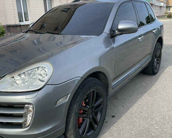 Сірий Порше Cayenne, об'ємом двигуна 4.51 л та пробігом 290 тис. км за 9500 $, фото 2 на Automoto.ua