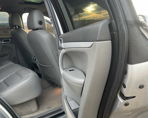 Серый Порше Каен, объемом двигателя 4.5 л и пробегом 265 тыс. км за 9000 $, фото 47 на Automoto.ua