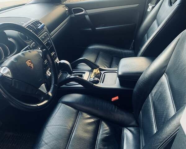 Серый Порше Каен, объемом двигателя 3.2 л и пробегом 140 тыс. км за 10955 $, фото 13 на Automoto.ua