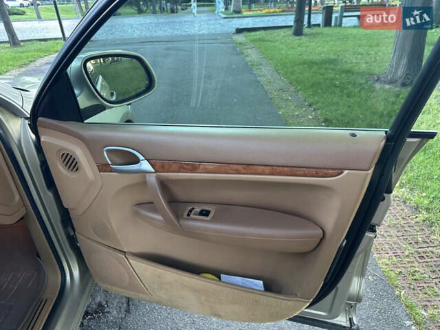 Сірий Порше Cayenne, об'ємом двигуна 3.2 л та пробігом 299 тис. км за 5950 $, фото 29 на Automoto.ua