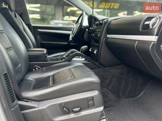 Сірий Порше Cayenne, об'ємом двигуна 3.19 л та пробігом 220 тис. км за 10800 $, фото 12 на Automoto.ua