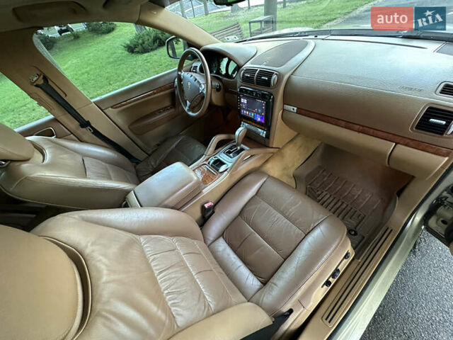 Сірий Порше Cayenne, об'ємом двигуна 3.2 л та пробігом 299 тис. км за 5950 $, фото 25 на Automoto.ua