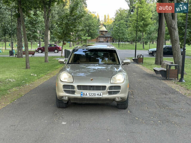 Сірий Порше Cayenne, об'ємом двигуна 3.2 л та пробігом 299 тис. км за 5950 $, фото 12 на Automoto.ua