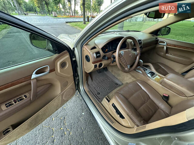 Сірий Порше Cayenne, об'ємом двигуна 3.2 л та пробігом 299 тис. км за 5950 $, фото 20 на Automoto.ua