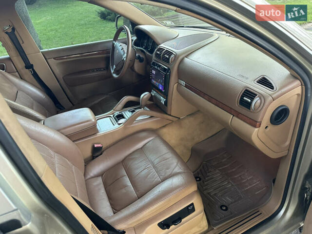 Сірий Порше Cayenne, об'ємом двигуна 3.2 л та пробігом 299 тис. км за 5950 $, фото 28 на Automoto.ua