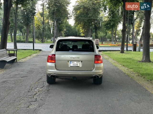 Сірий Порше Cayenne, об'ємом двигуна 3.2 л та пробігом 299 тис. км за 5950 $, фото 5 на Automoto.ua