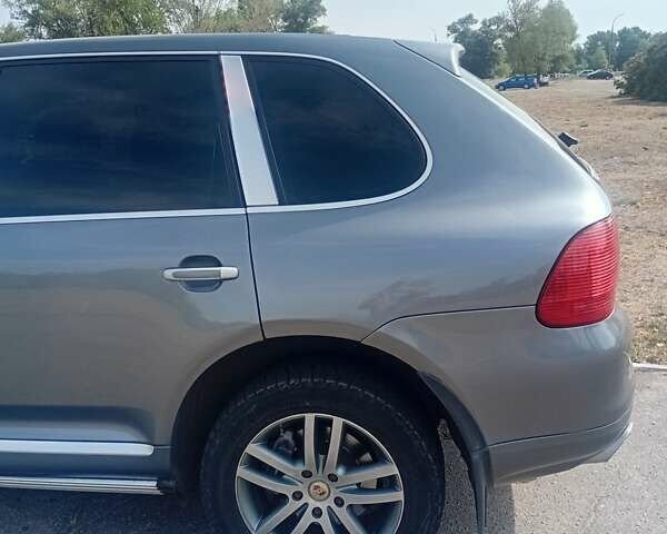 Сірий Порше Cayenne, об'ємом двигуна 3.19 л та пробігом 245 тис. км за 9999 $, фото 25 на Automoto.ua