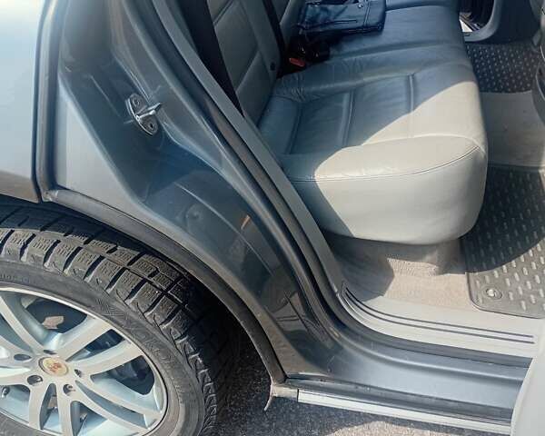 Сірий Порше Cayenne, об'ємом двигуна 3.19 л та пробігом 245 тис. км за 9999 $, фото 4 на Automoto.ua