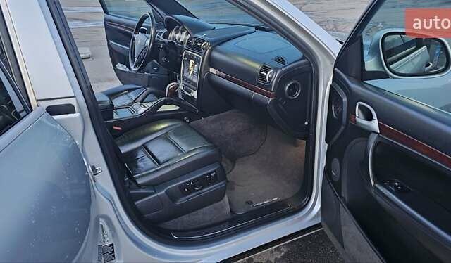 Серый Порше Каен, объемом двигателя 4.51 л и пробегом 199 тыс. км за 11300 $, фото 11 на Automoto.ua