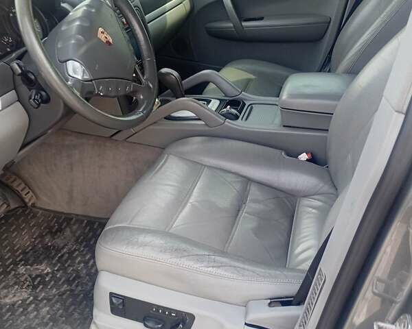 Сірий Порше Cayenne, об'ємом двигуна 3.19 л та пробігом 245 тис. км за 9999 $, фото 15 на Automoto.ua