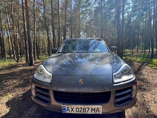 Серый Порше Каен, объемом двигателя 4.8 л и пробегом 156 тыс. км за 9500 $, фото 2 на Automoto.ua