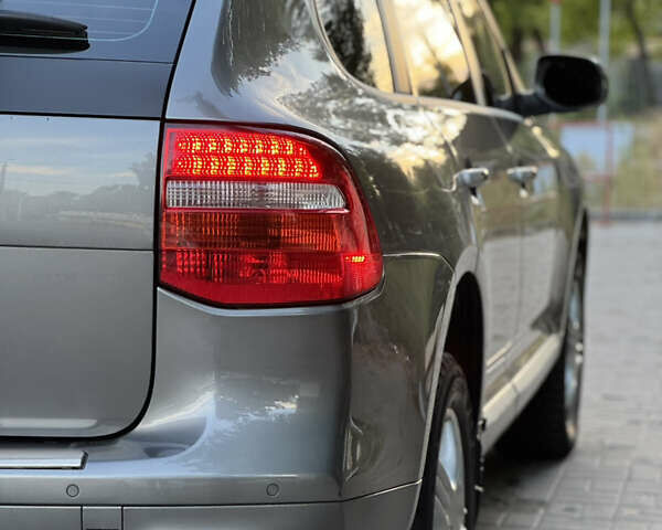 Сірий Порше Cayenne, об'ємом двигуна 3.6 л та пробігом 137 тис. км за 12500 $, фото 16 на Automoto.ua