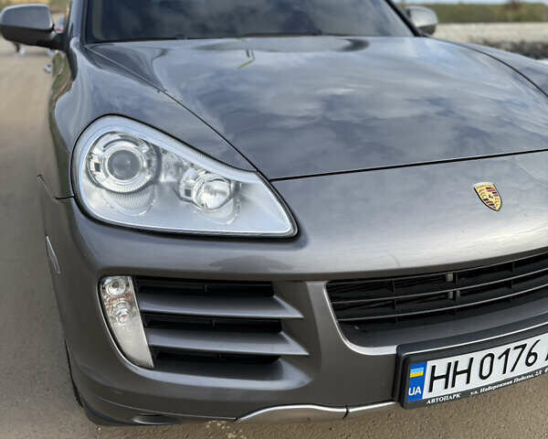 Сірий Порше Cayenne, об'ємом двигуна 4.8 л та пробігом 240 тис. км за 9300 $, фото 4 на Automoto.ua
